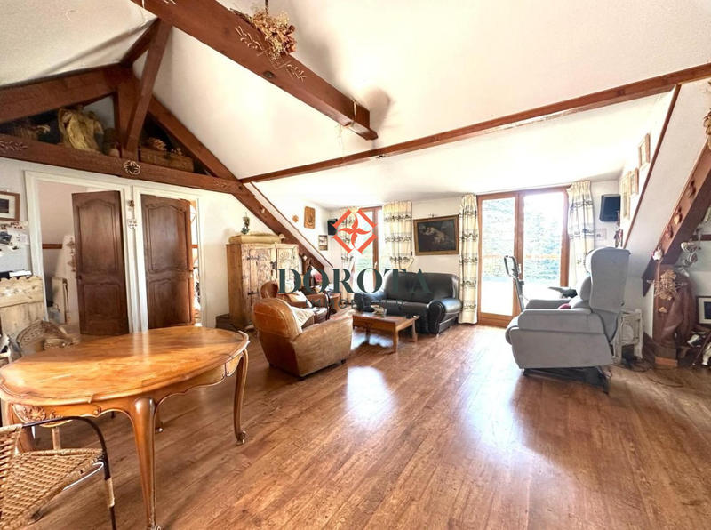 Maison - 182 m² - 9 pièces