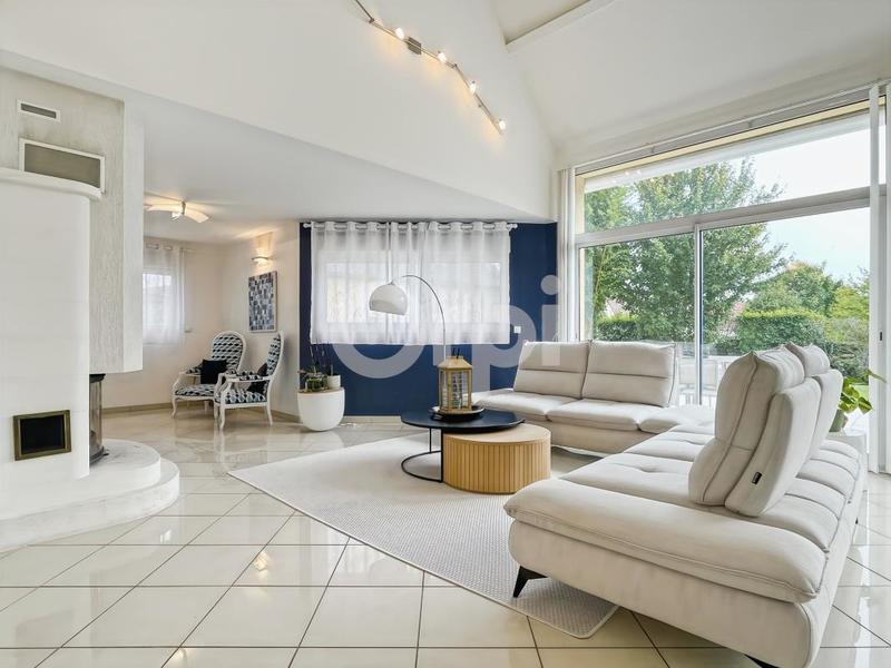 Maison - 260 m² - 9 pièces