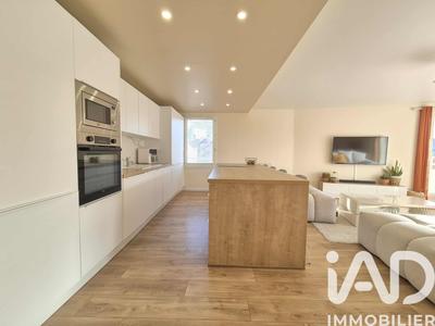 Appartement - 90 m² - 5 pièces