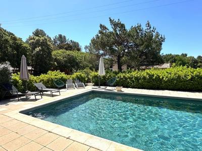 Propriété - 210 m² - 7 pièces