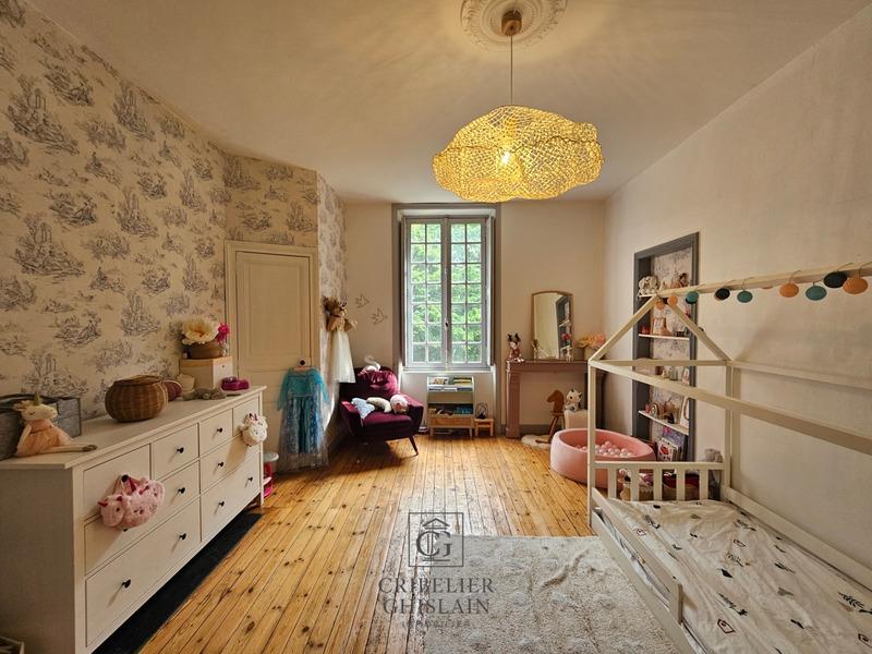 Demeure - 190 m² - 6 pièces