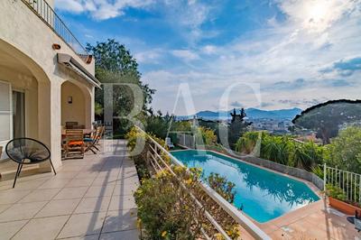 Villa - 350 m² - 8 pièces