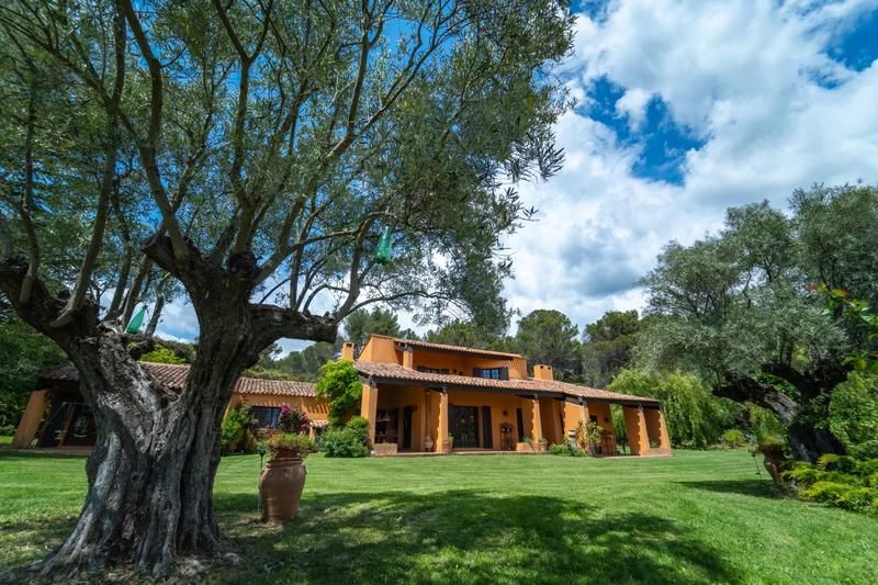 Propriété - 307 m² - 7 pièces