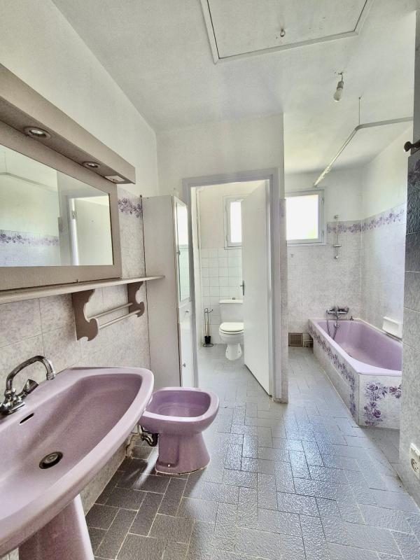 Maison - 244 m² - 10 pièces