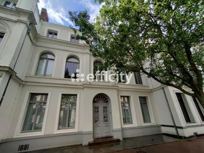 Maison - 270 m² - 11 pièces