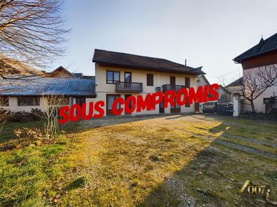 Maison - 243 m² - 9 pièces