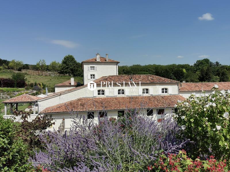 Maison de domaine - 755 m² - 18 pièces