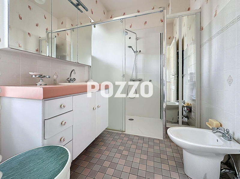 Maison - 185 m² - 8 pièces