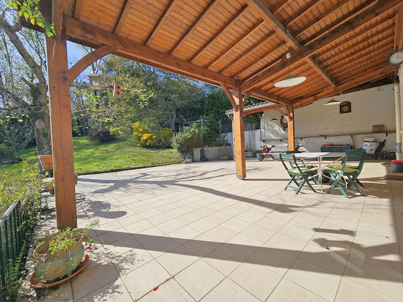 Maison - 214 m² - 8 pièces