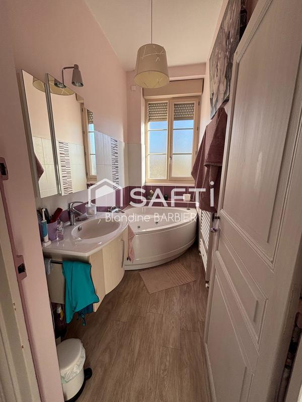 Maison - 220 m² - 9 pièces