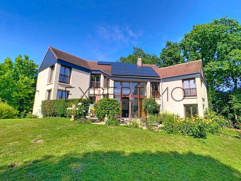 Maison - 218 m² - 9 pièces