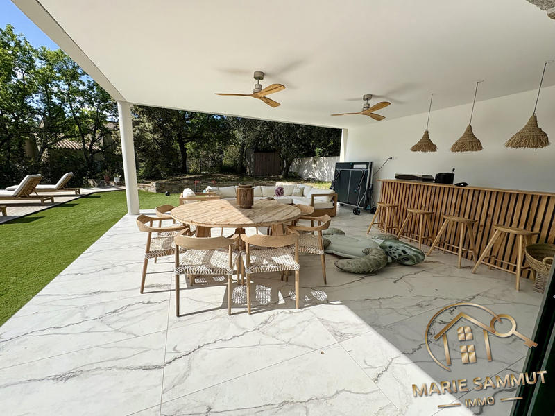 Maison contemporaine - 304 m² - 6 pièces