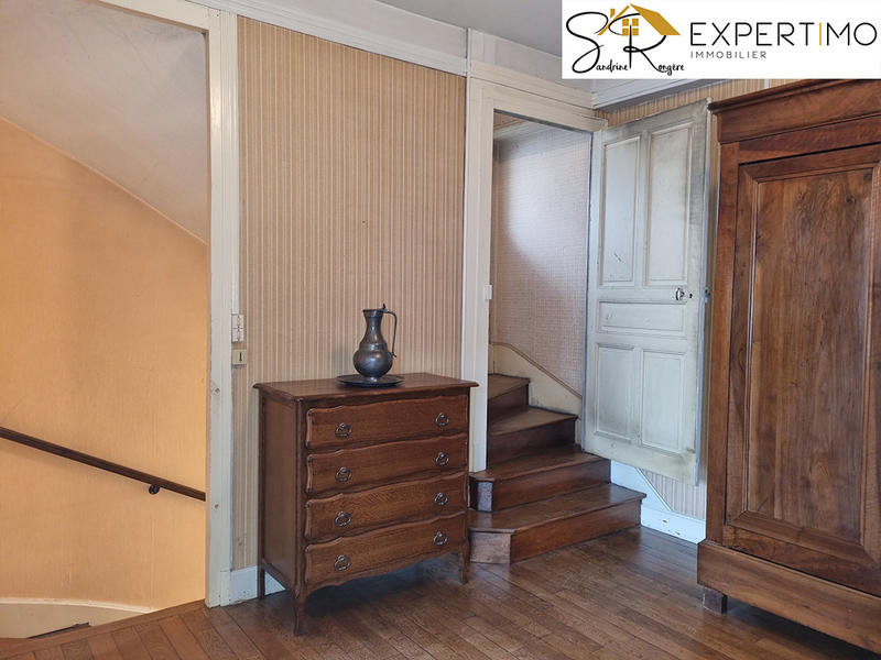 Maison - 228 m² - 9 pièces