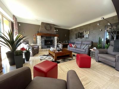 Maison - 160 m² - 11 pièces