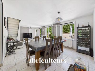 Maison - 95 m² - 5 pièces