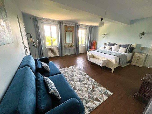 Château - 330 m² - 10 pièces