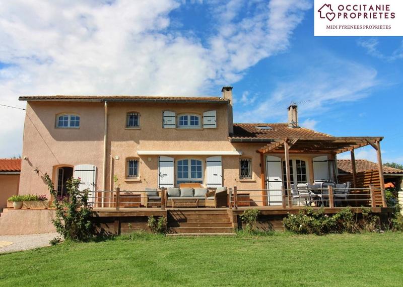 Maison - 229 m² - 9 pièces