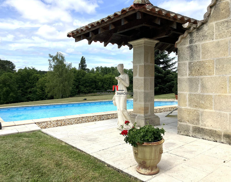 Maison - 228 m² - 6 pièces