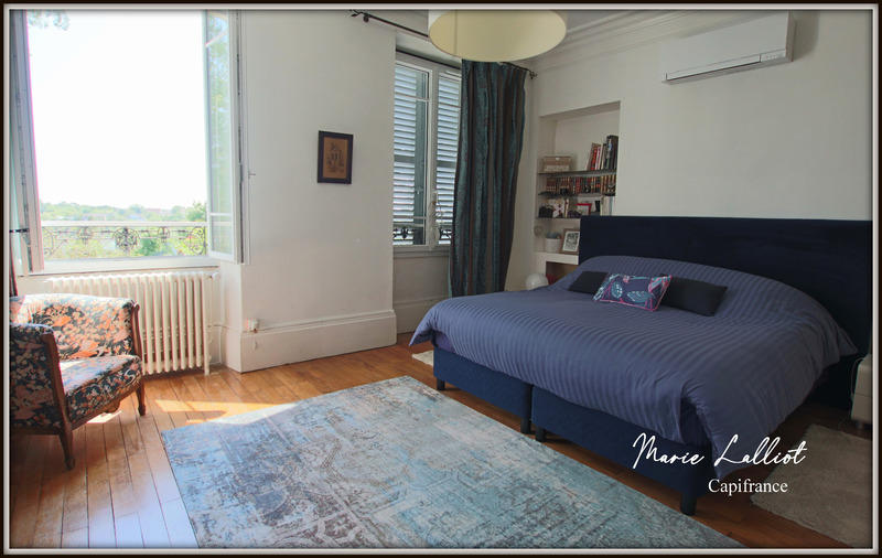 Maison - 370 m² - 11 pièces