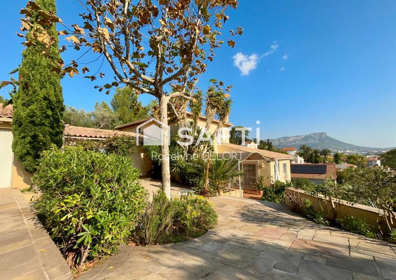 Maison - 223 m² - 8 pièces