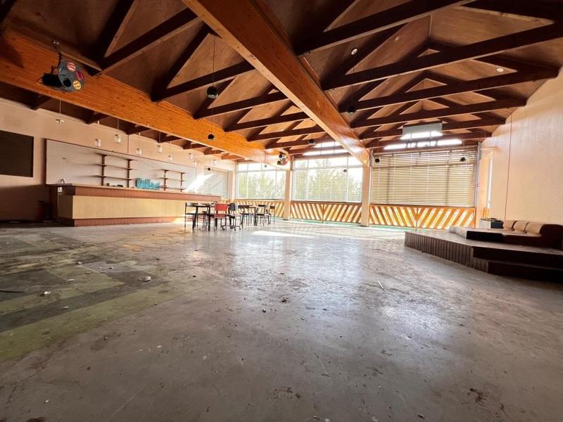 Maison - 1 238 m² - 20 pièces