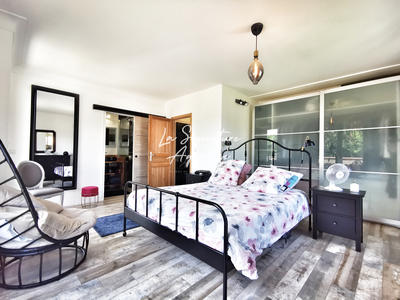 Maison - 223 m² - 9 pièces