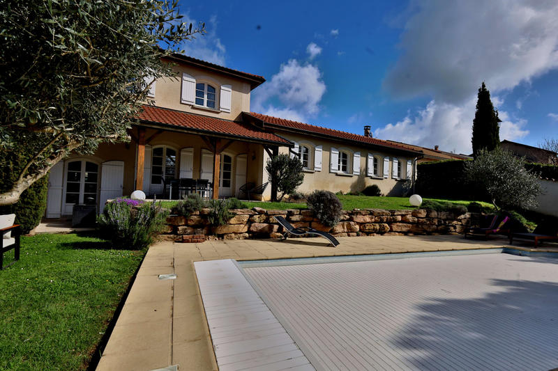 Maison - 278 m² - 8 pièces