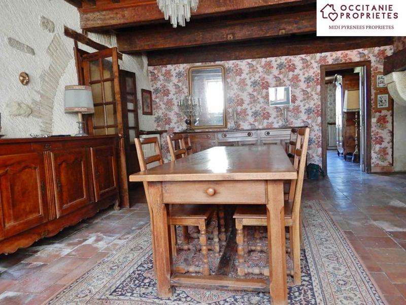 Demeure - 303 m² - 10 pièces