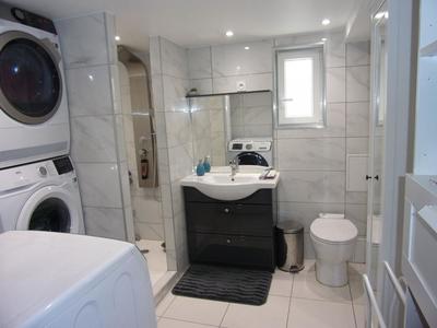 Maison - 230 m² - 12 pièces