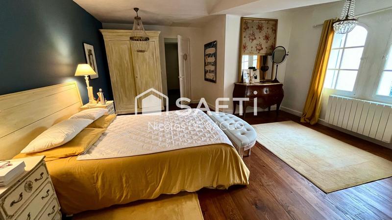 Maison - 296 m² - 9 pièces