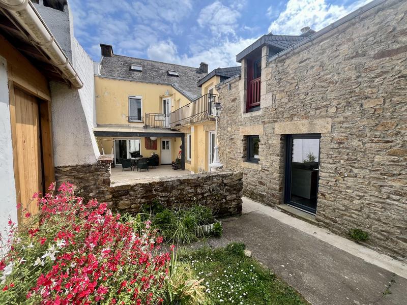 Maison - 205 m² - 9 pièces