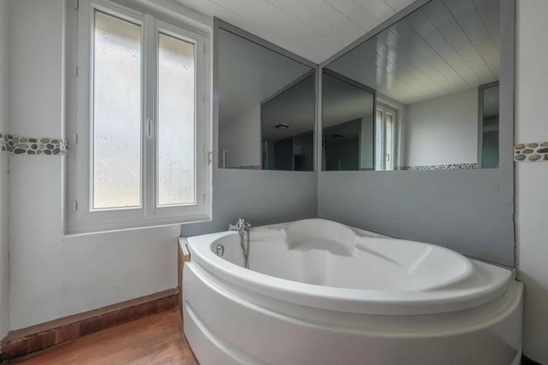 Maison - 200 m² - 6 pièces