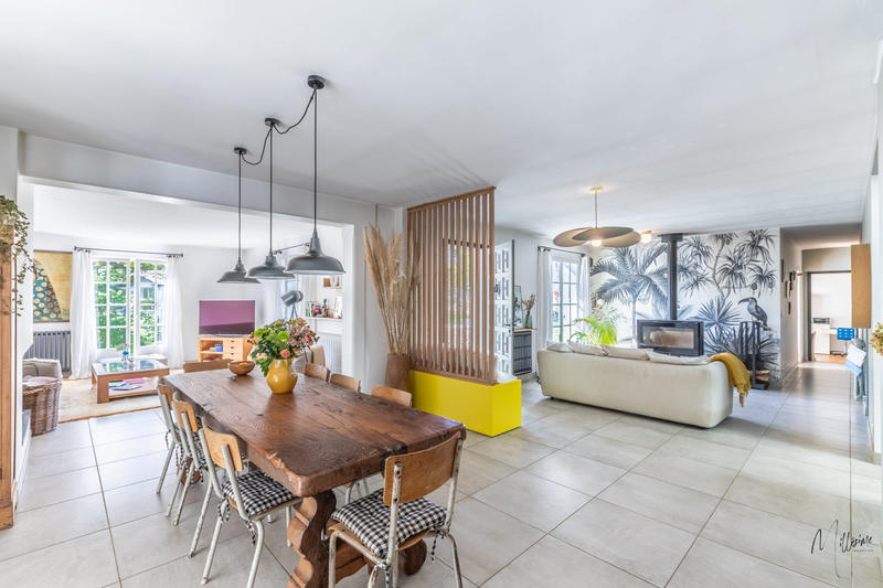 Maison - 180 m² - 8 pièces