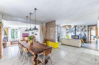 Maison - 180 m² - 8 pièces