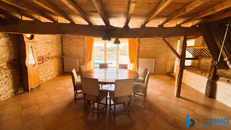 Maison - 280 m² - 6 pièces