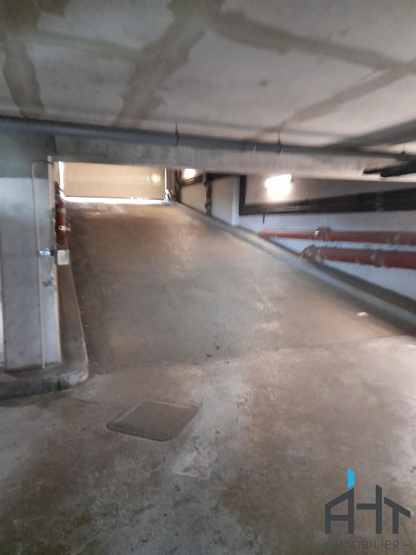 Parking / Garage - 11 m²