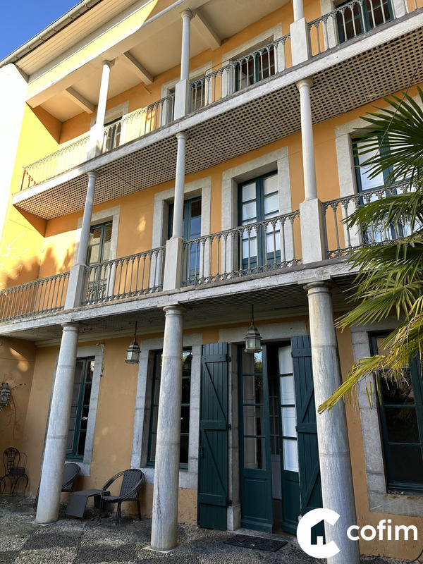 Maison - 272 m² - 10 pièces