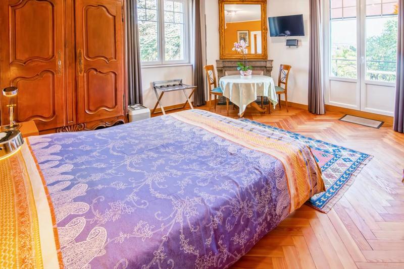 Maison - 270 m² - 10 pièces