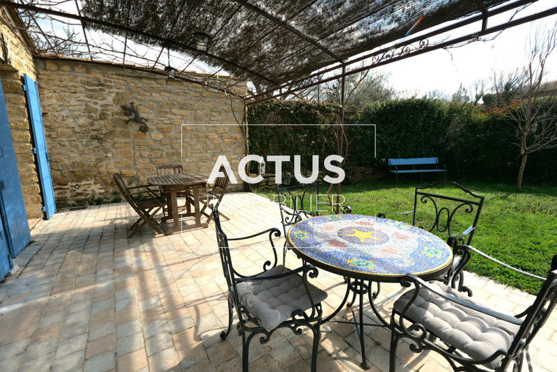 Maison - 235 m² - 8 pièces