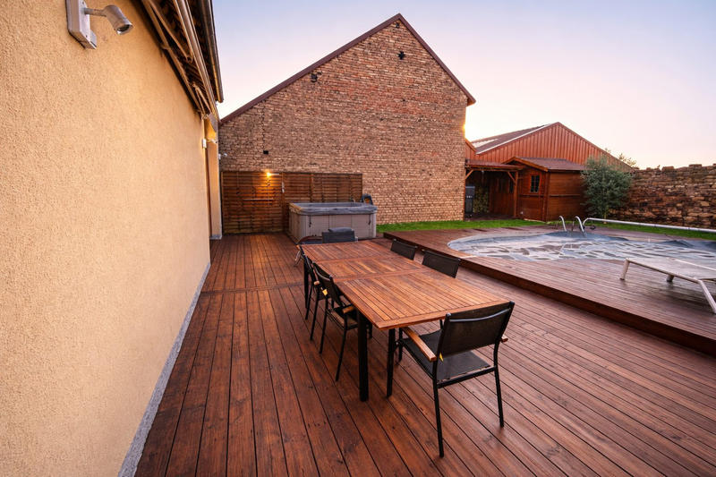 Maison - 260 m² - 6 pièces