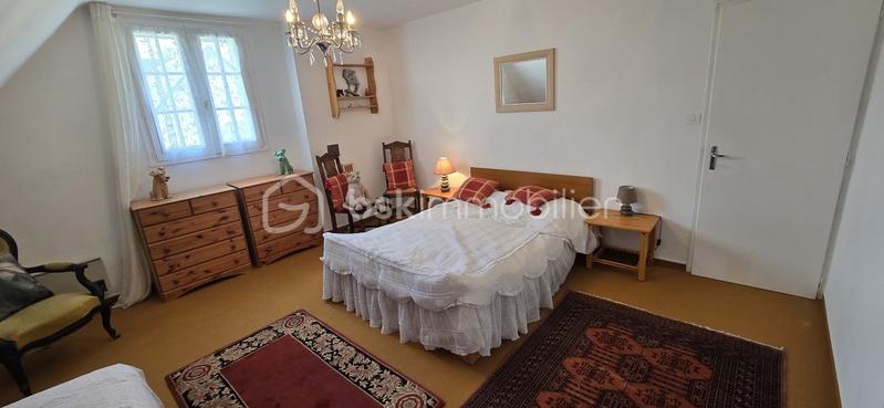 Maison - 244 m² - 9 pièces