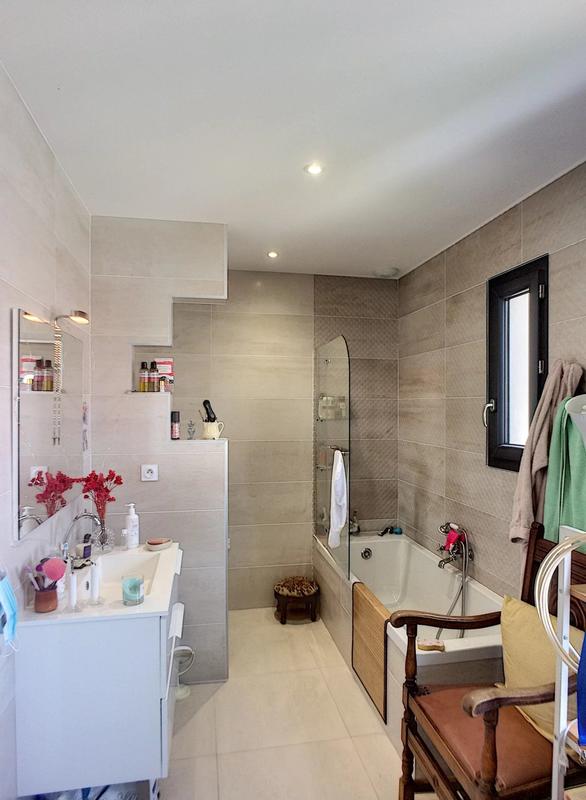 Maison - 274 m² - 12 pièces