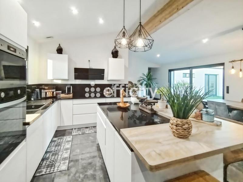 Pavillon - 151 m² - 5 pièces