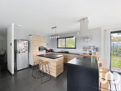 Maison - 121 m² - 5 pièces