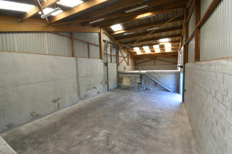 Bureau - 690 m² - 3 pièces