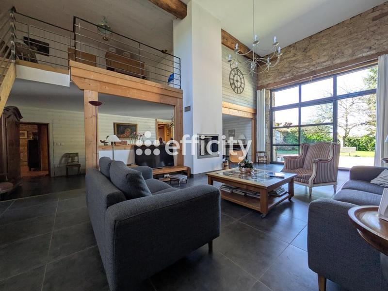 Maison - 374 m² - 10 pièces