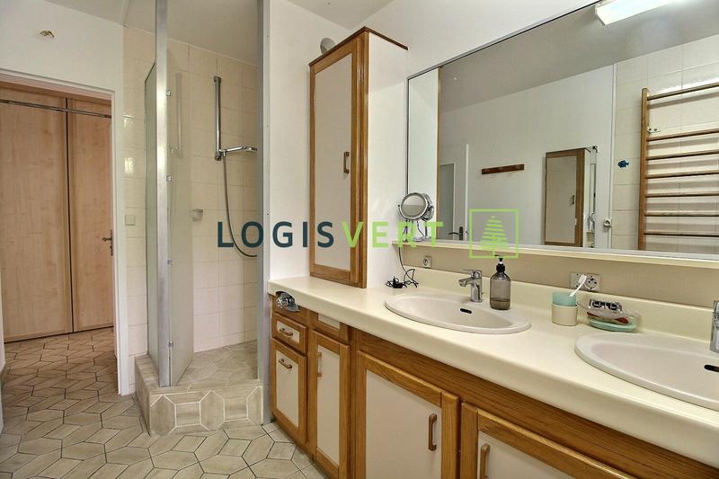 Maison - 205 m² - 10 pièces