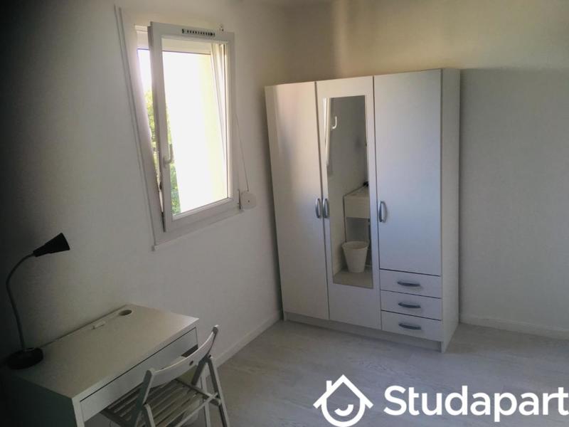 Chambre - 10 m² - 1 pièce