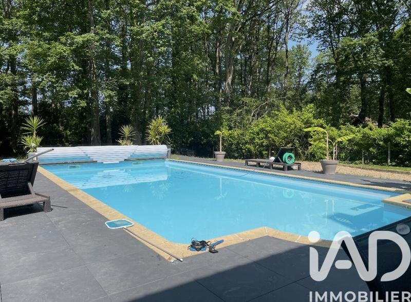 Maison - 240 m² - 10 pièces