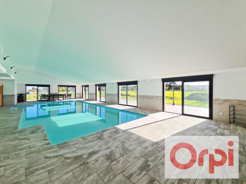 Maison - 409 m² - 6 pièces